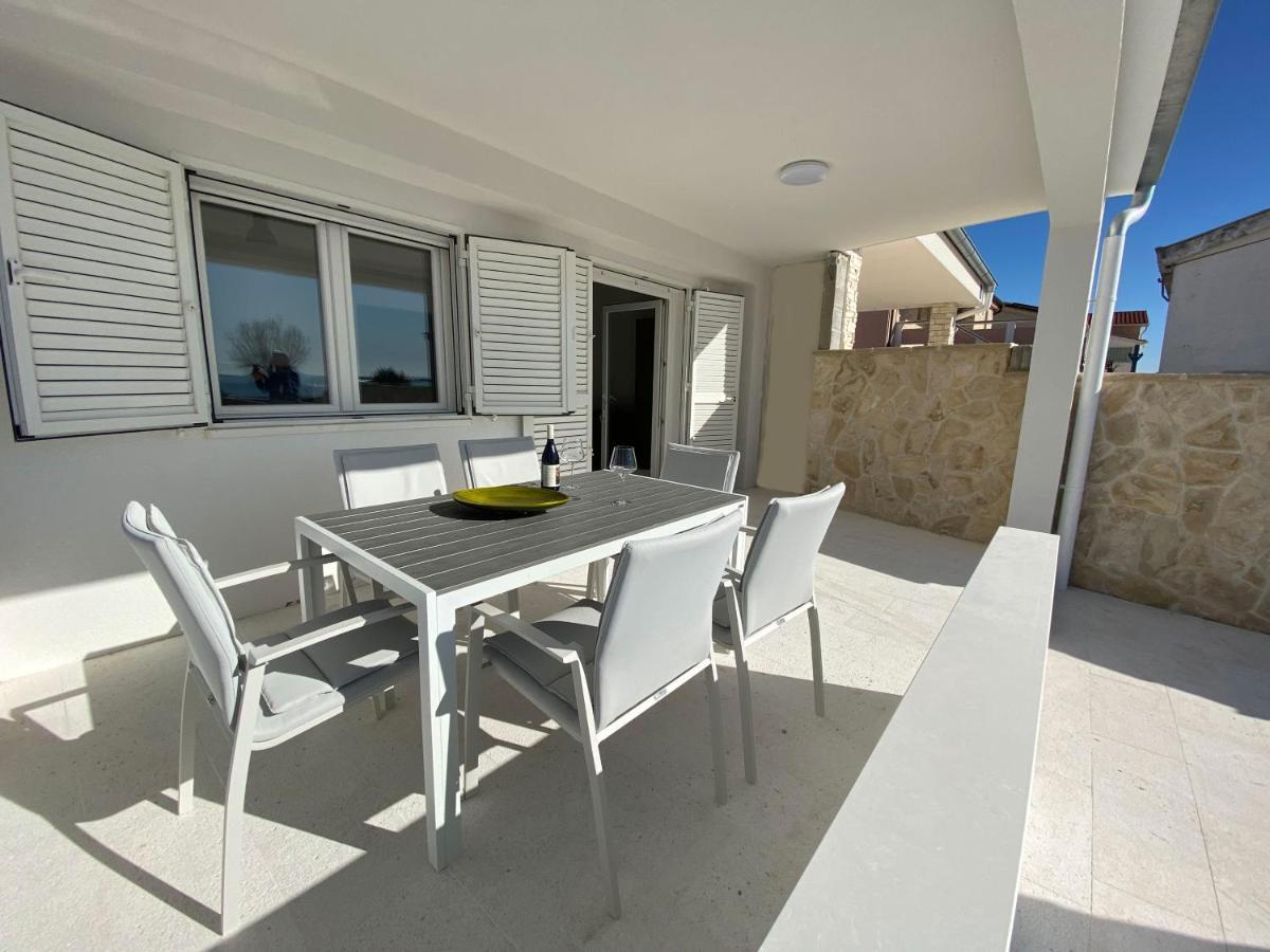 Holiday House Laura Vir Bagian luar foto