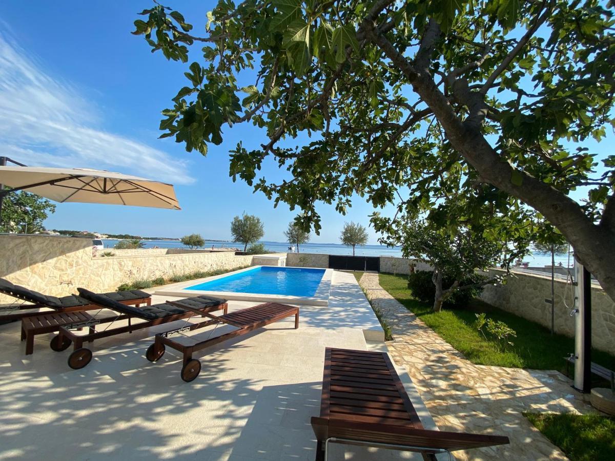 Holiday House Laura Vir Bagian luar foto