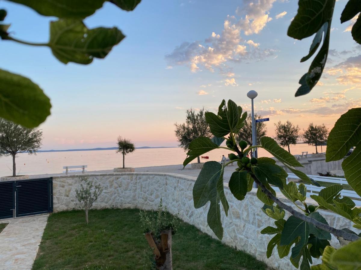 Holiday House Laura Vir Bagian luar foto