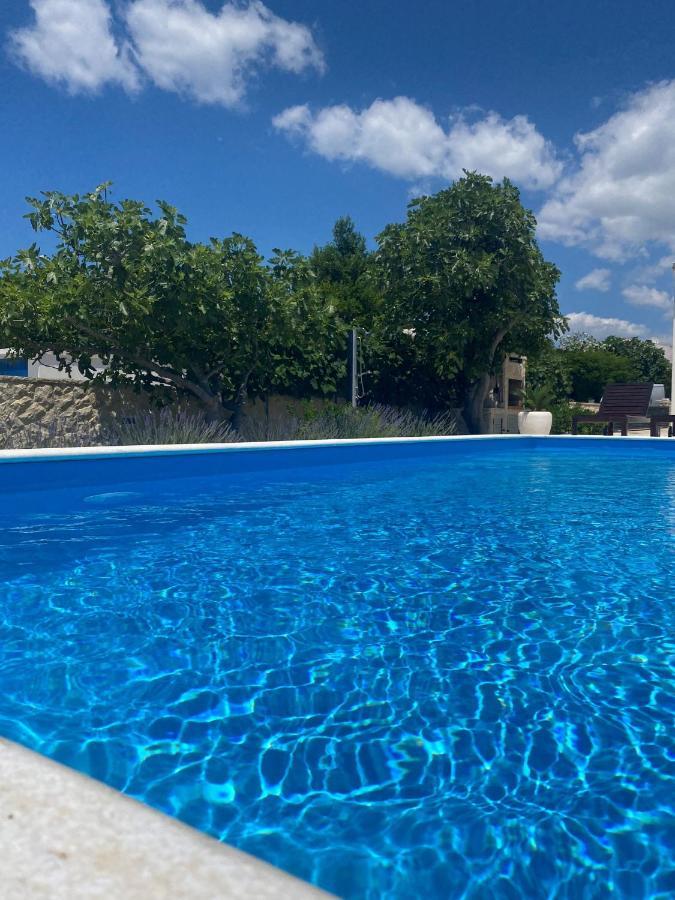 Holiday House Laura Vir Bagian luar foto